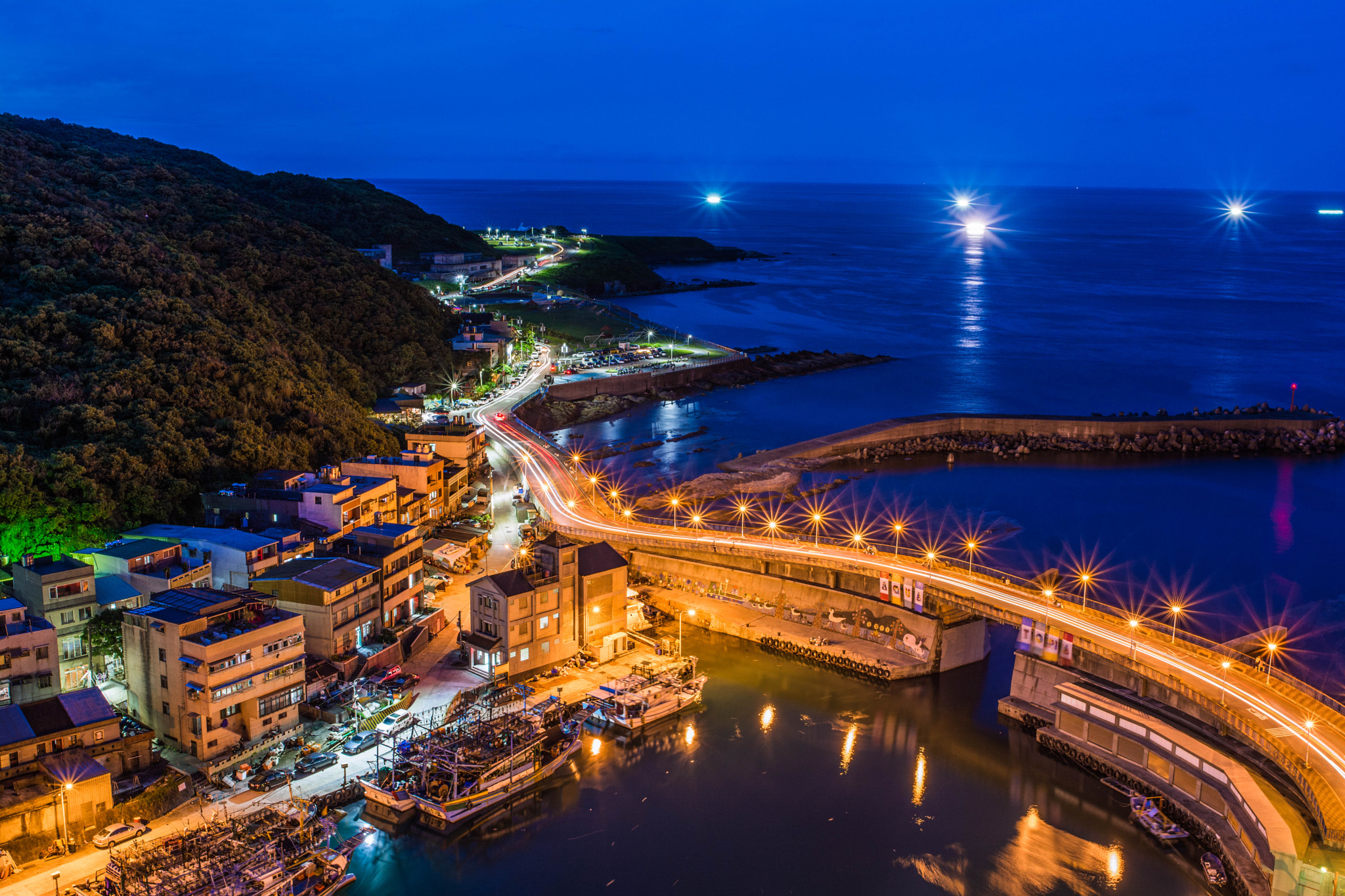 Nikon AF-S Nikkor 24mm F1.8G ED sample photo. Keelung port night view photography