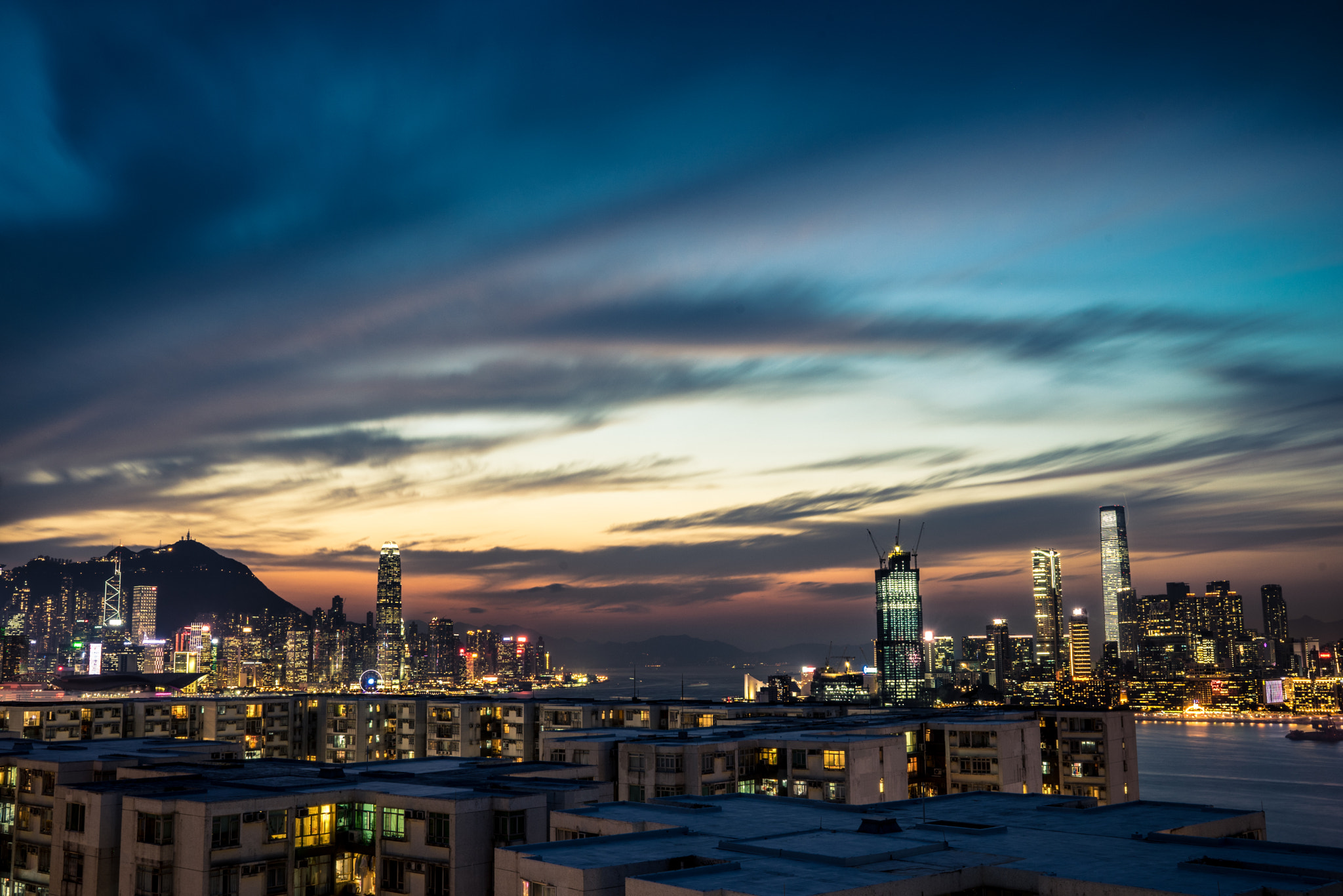 Sony a7 + Sony Distagon T* FE 35mm F1.4 ZA sample photo. Evening cityscape - hong kong photography
