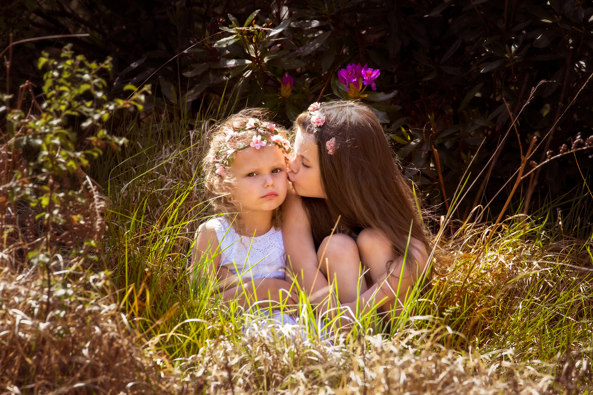 Canon EF 70-300mm F4-5.6L IS USM sample photo. Sisterly love photography