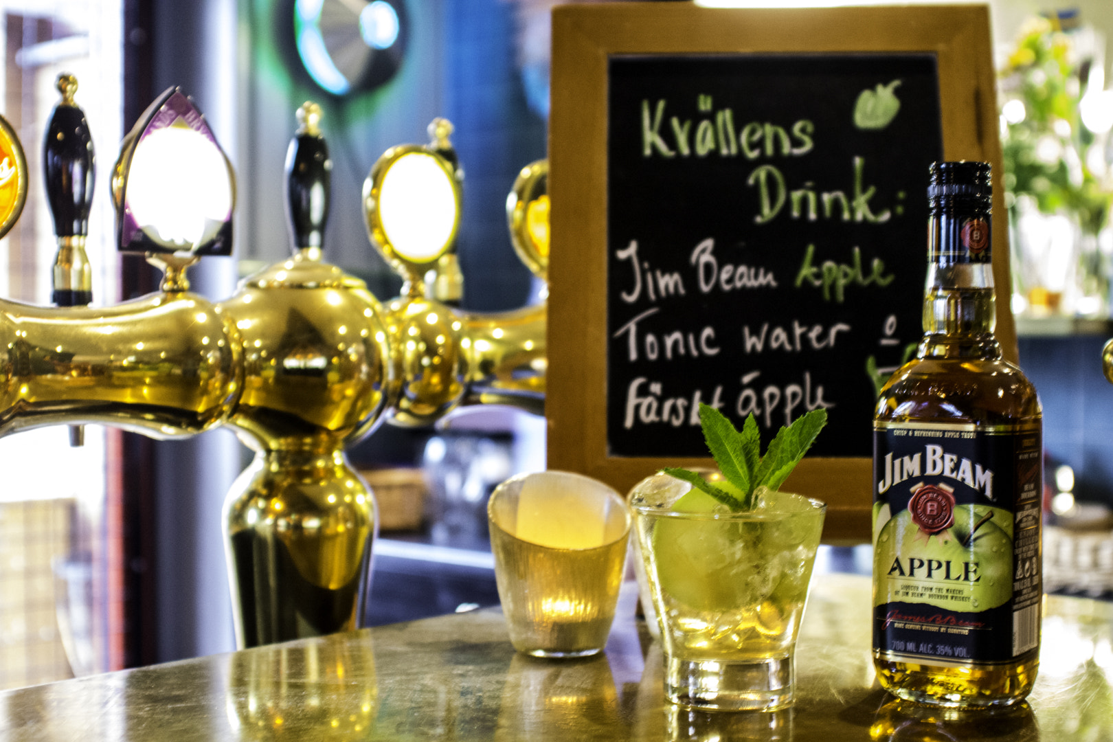AF Zoom-Nikkor 28-85mm f/3.5-4.5 sample photo. Jim beam apple. photography