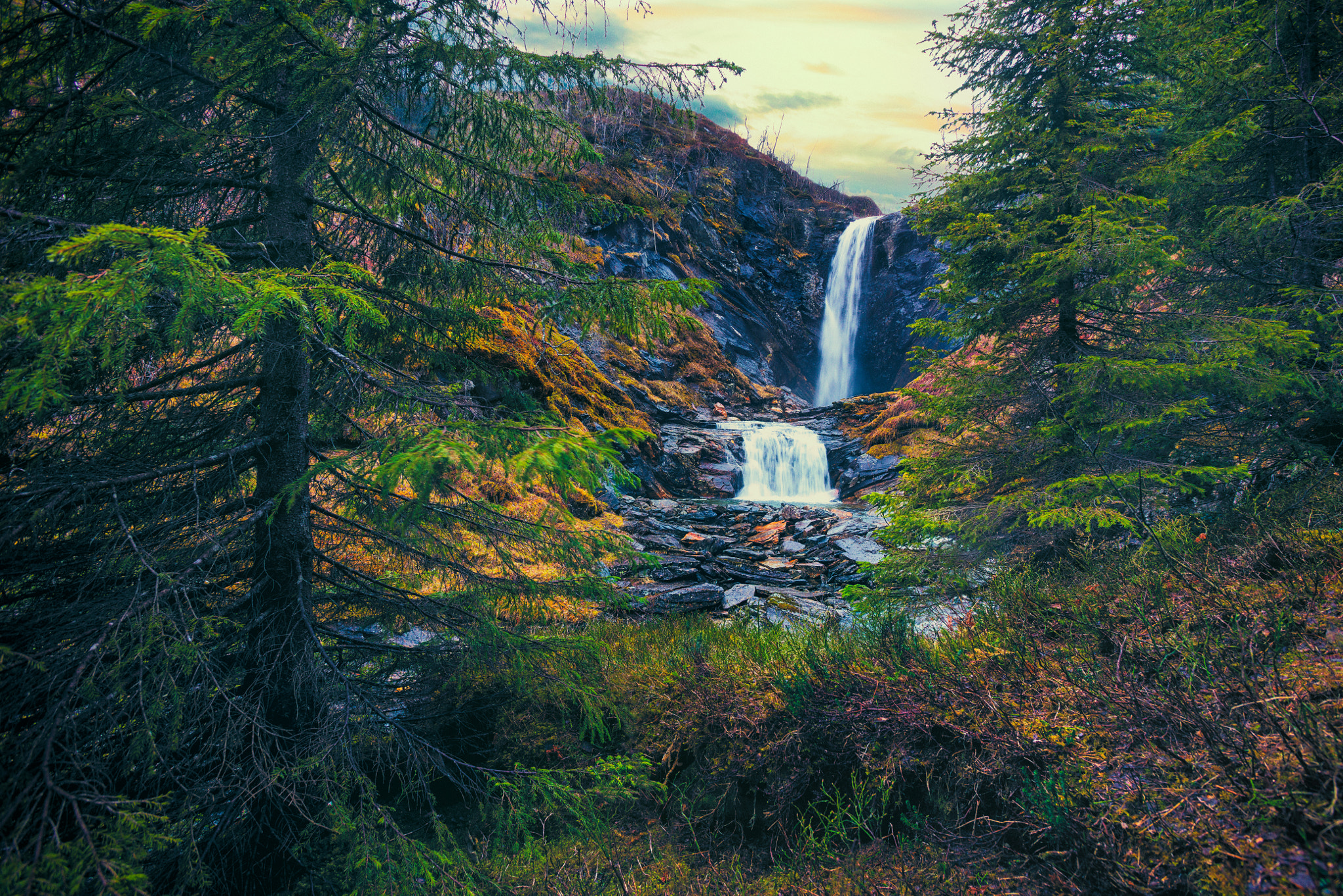 Canon EF 16-35mm F2.8L USM sample photo. Where the trolls live photography