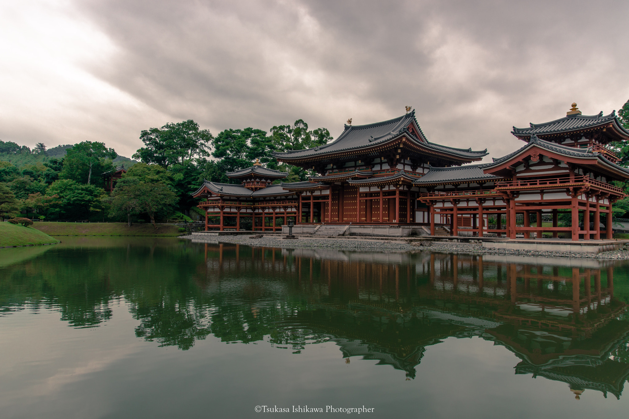 Sony a99 II + 24-105mm F4 sample photo. The phoenix hall of byodo-in photography