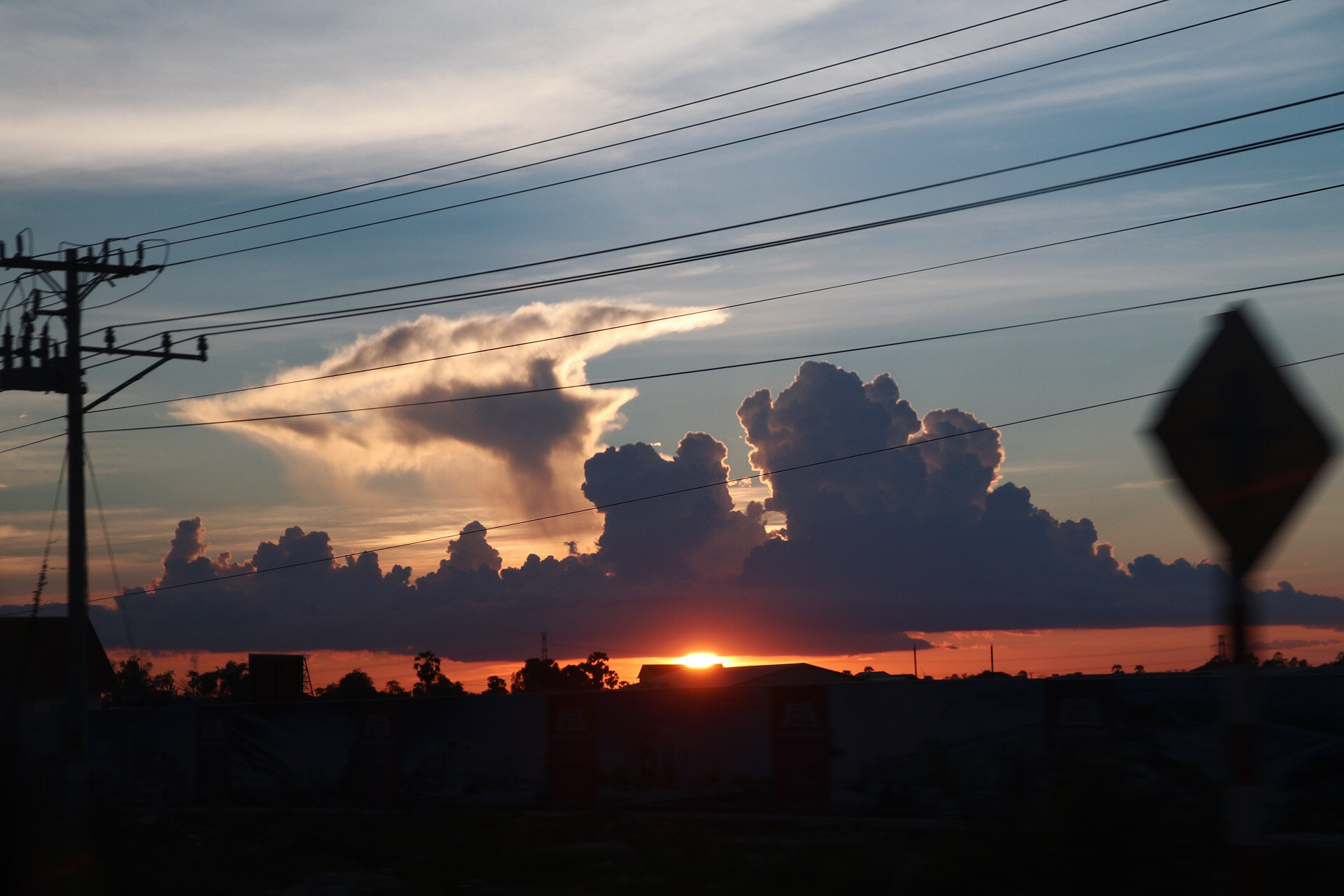 Canon EF-S 18-135mm F3.5-5.6 IS USM sample photo. Sunset photography