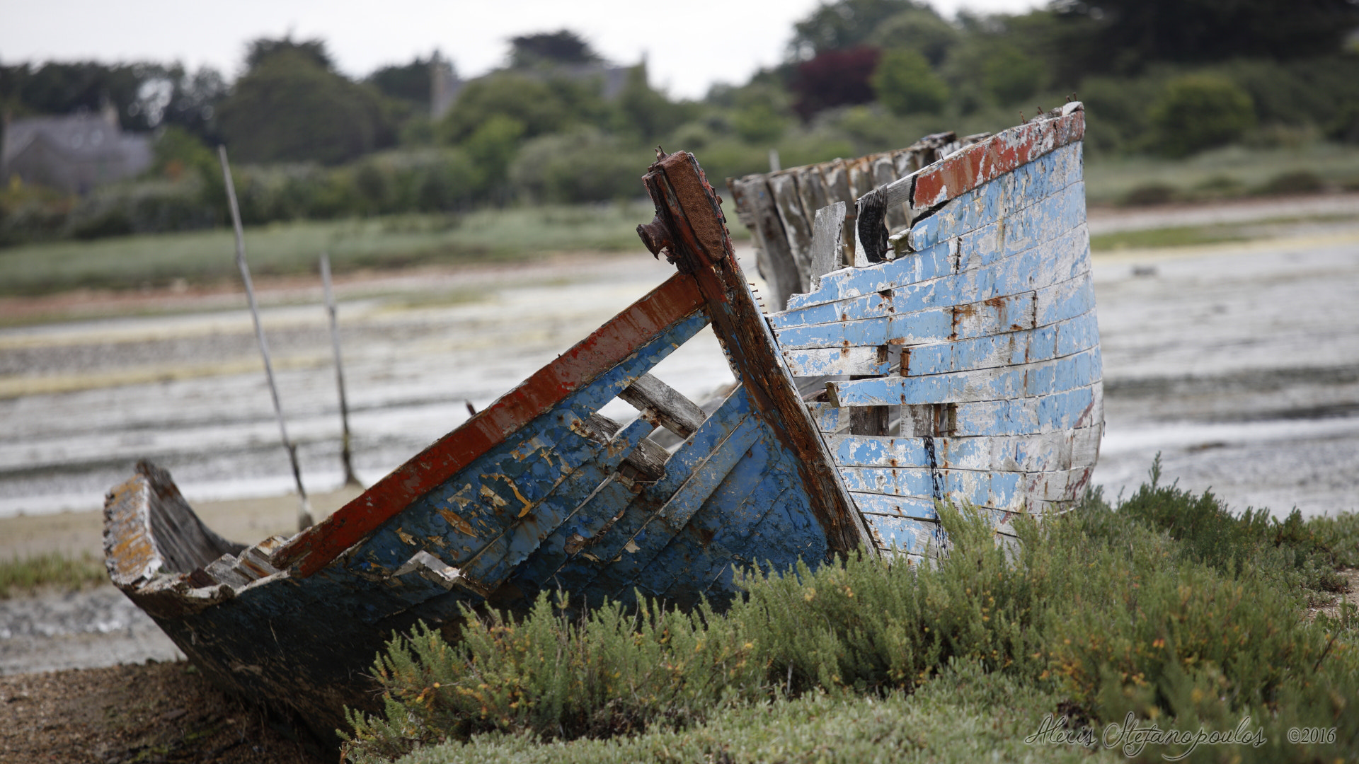 Canon EOS 5DS + Canon EF 70-200mm F4L IS USM sample photo. Wrecked ship photography
