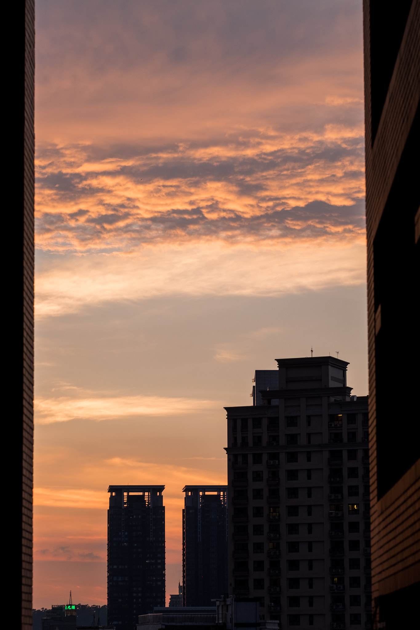 Fujifilm X-T10 + Fujifilm XF 90mm F2 R LM WR sample photo. Eyes in metropolis photography