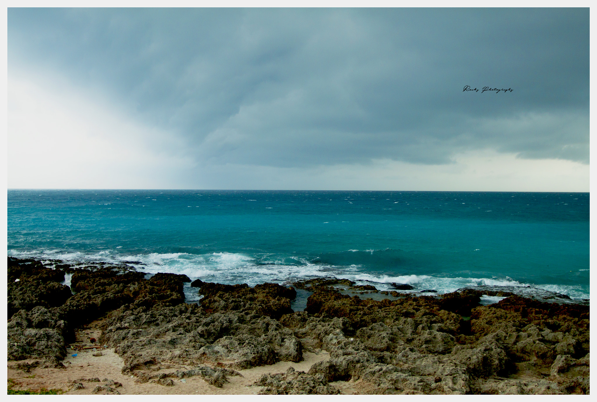 Canon EOS 500D (EOS Rebel T1i / EOS Kiss X3) + Canon EF 17-40mm F4L USM sample photo. Before the storm photography