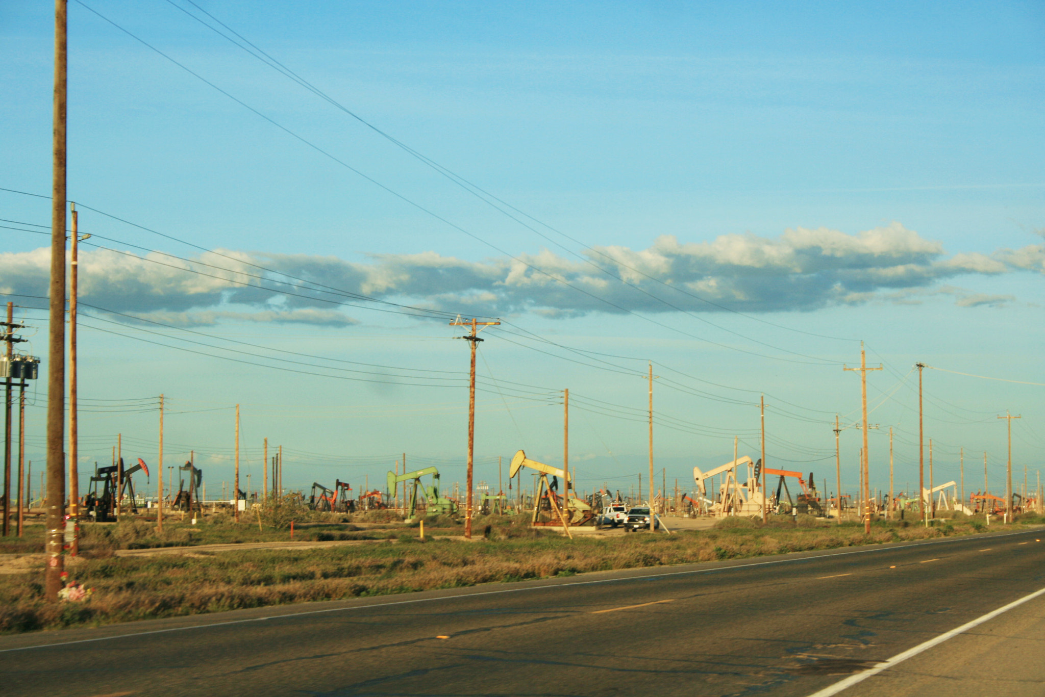 Canon EF-S 18-55mm F3.5-5.6 sample photo. Californian oil photography