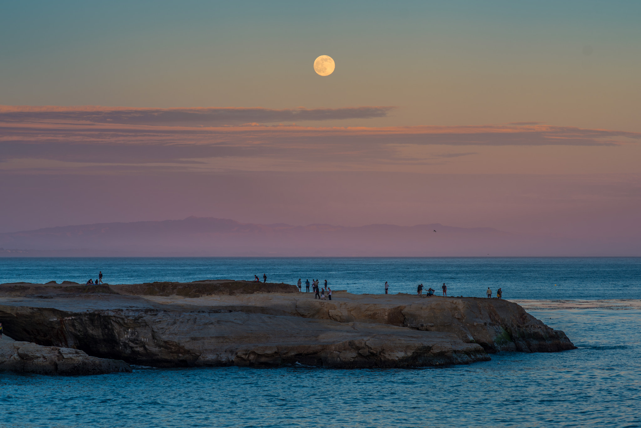 ZEISS Apo Sonnar T* 135mm F2 sample photo. Full moon photography