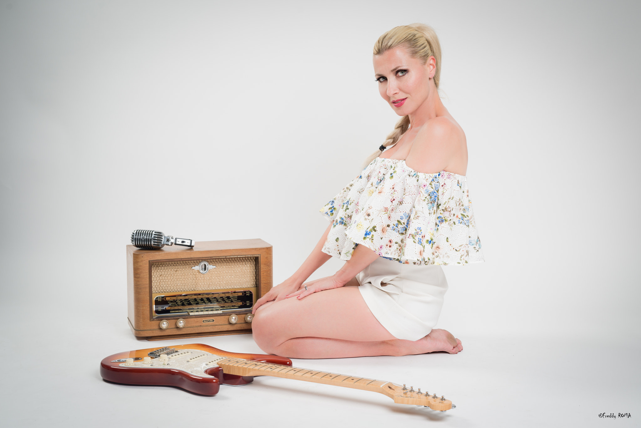 Nikon D800E + Sigma 50mm F1.4 DG HSM Art sample photo. Pin up caroline - singer- girly photography