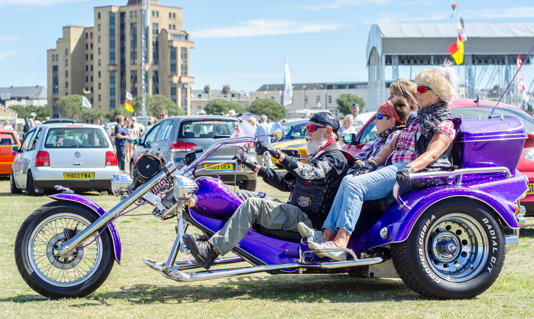 Nikon D5100 + AF Nikkor 50mm f/1.8 sample photo. Ridin' purple photography