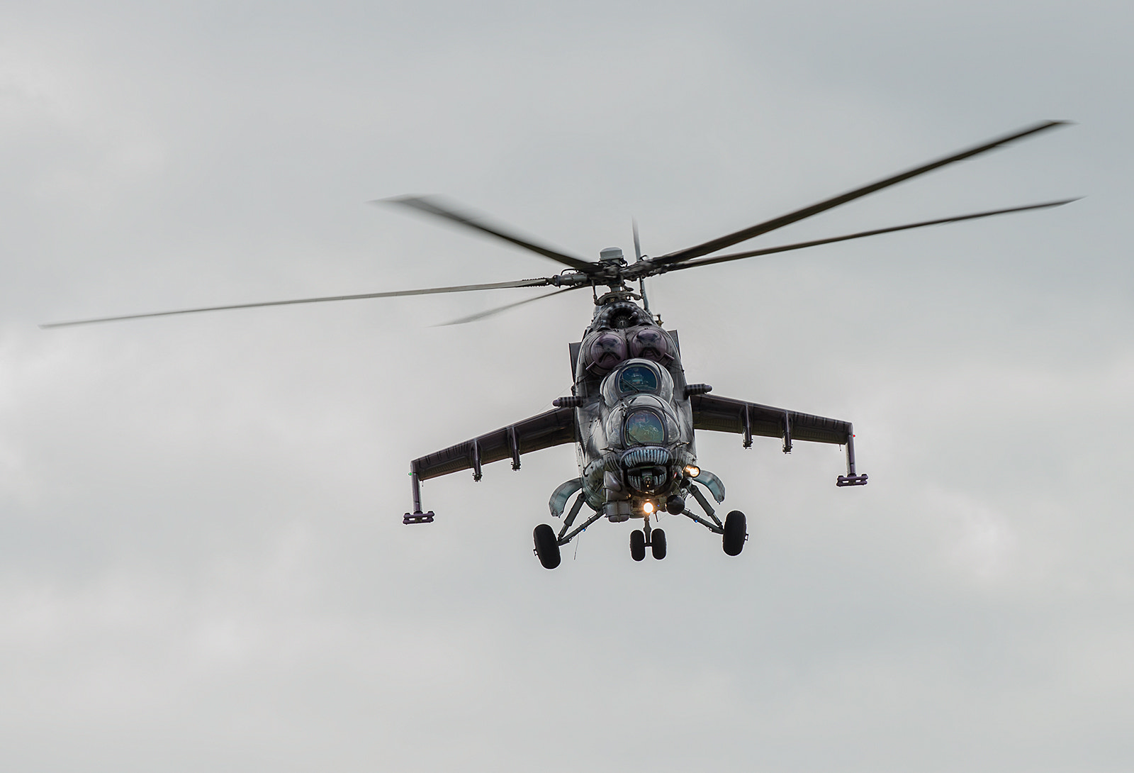 Nikon AF-S Nikkor 300mm F2.8G ED-IF VR sample photo. Czech mi-35 hind helicoptor photography
