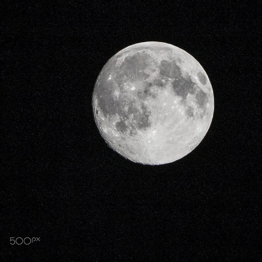 Sony 70-300mm F4.5-5.6 G SSM sample photo. La lune photography