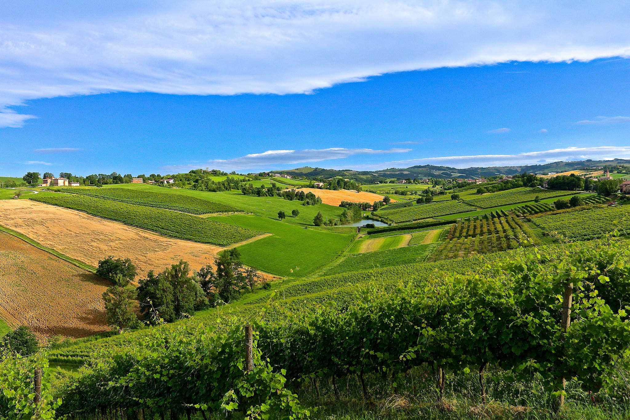 Canon EOS 650D (EOS Rebel T4i / EOS Kiss X6i) + Canon EF 17-40mm F4L USM sample photo. Italian landscape photography