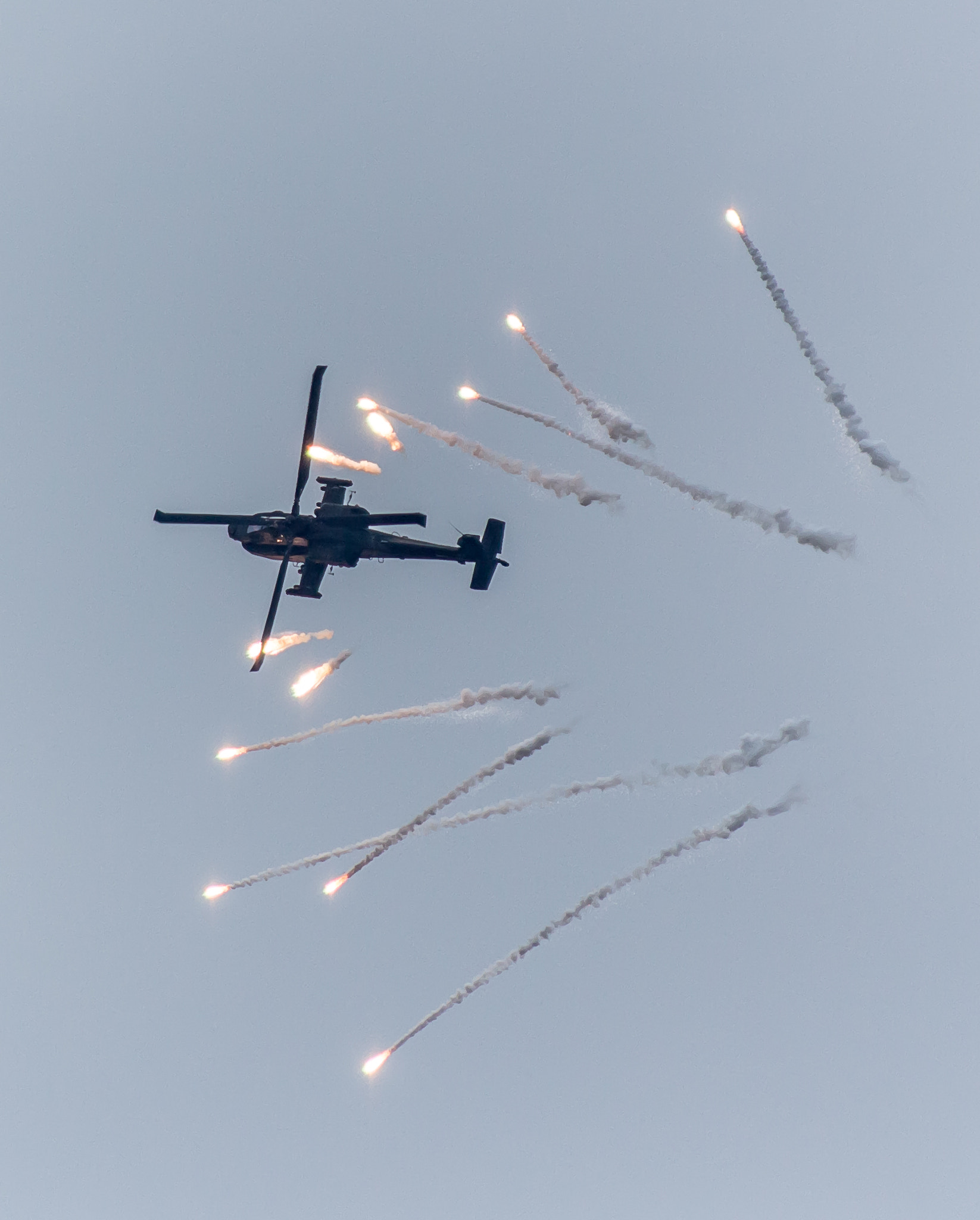 Canon EF 100-300mm F4.5-5.6 USM sample photo. Flying lightshow photography