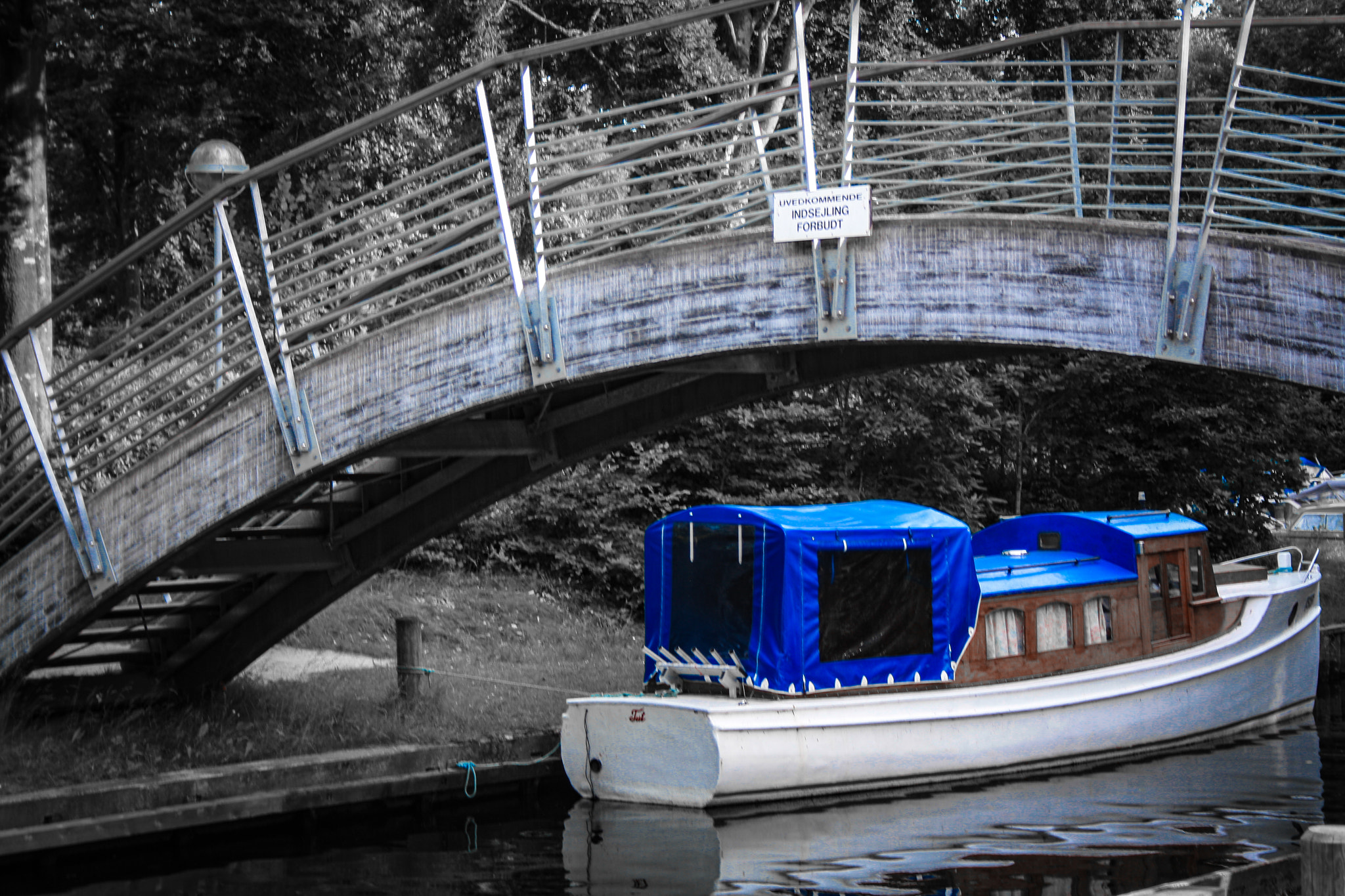 Canon EF-S 18-55mm F3.5-5.6 sample photo. Boat in lake photography