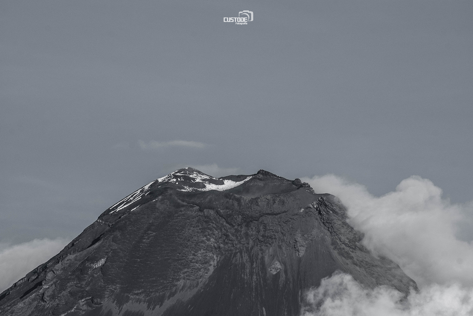 Sony 75-300mm F4.5-5.6 sample photo. Mama tungurahua photography