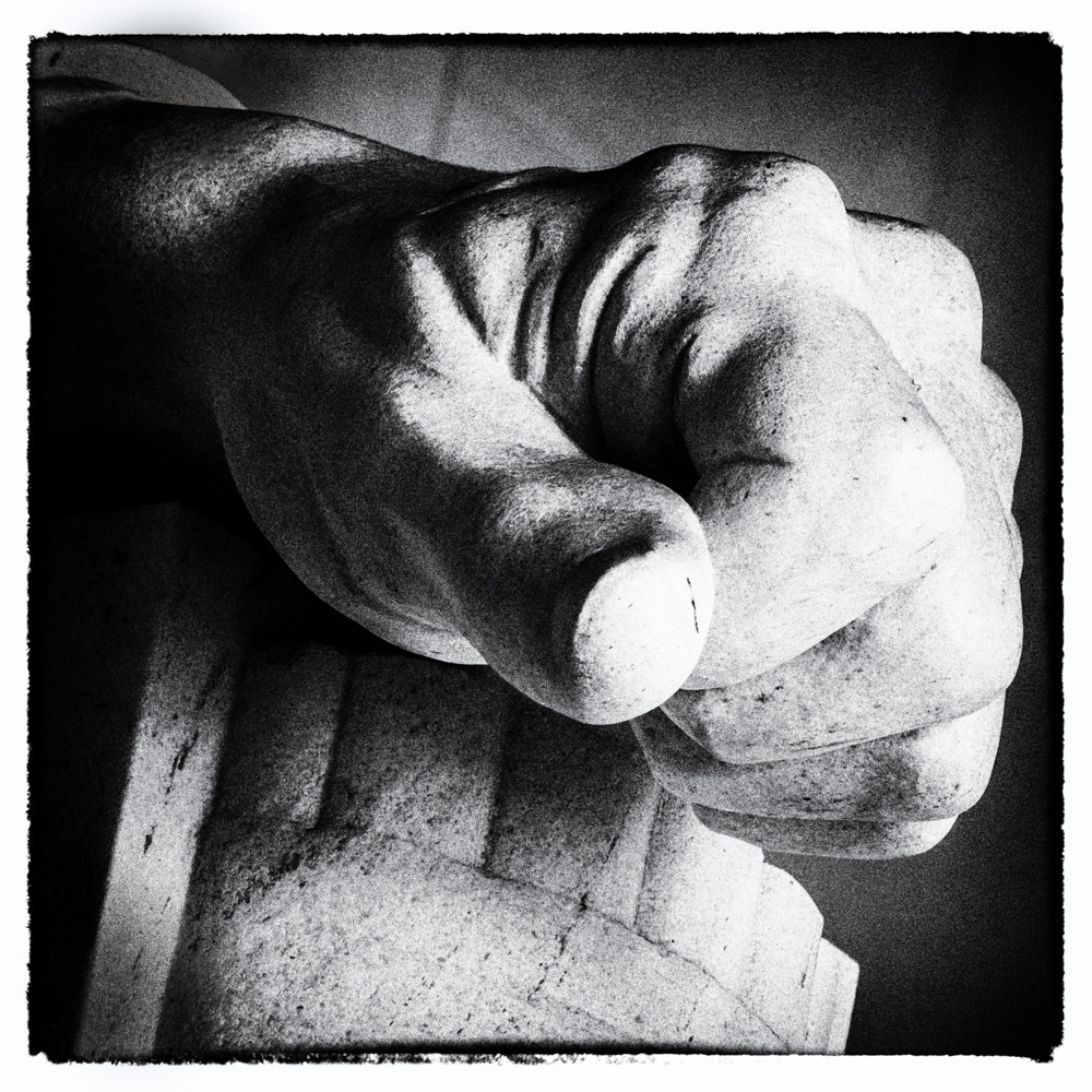 Fujifilm X-E1 + Fujifilm XC 50-230mm F4.5-6.7 OIS sample photo. Hand enshrined in stone photography