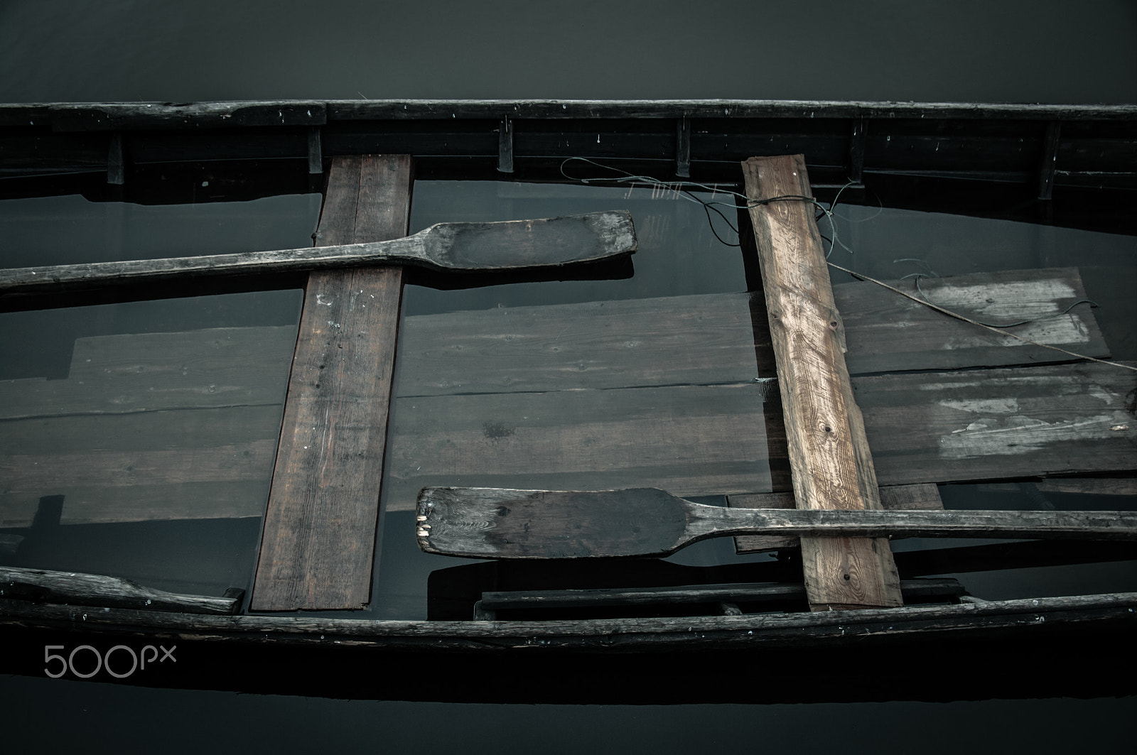 Pentax smc DA 17-70mm F4.0 AL (IF) SDM sample photo. Boat and two oars photography