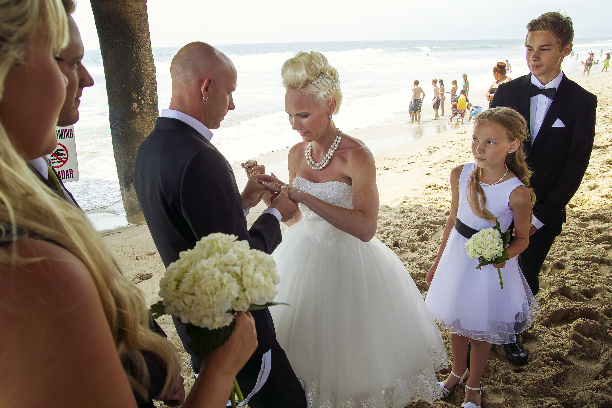 Tamron SP AF 17-50mm F2.8 XR Di II LD Aspherical (IF) sample photo. Beach wedding photography