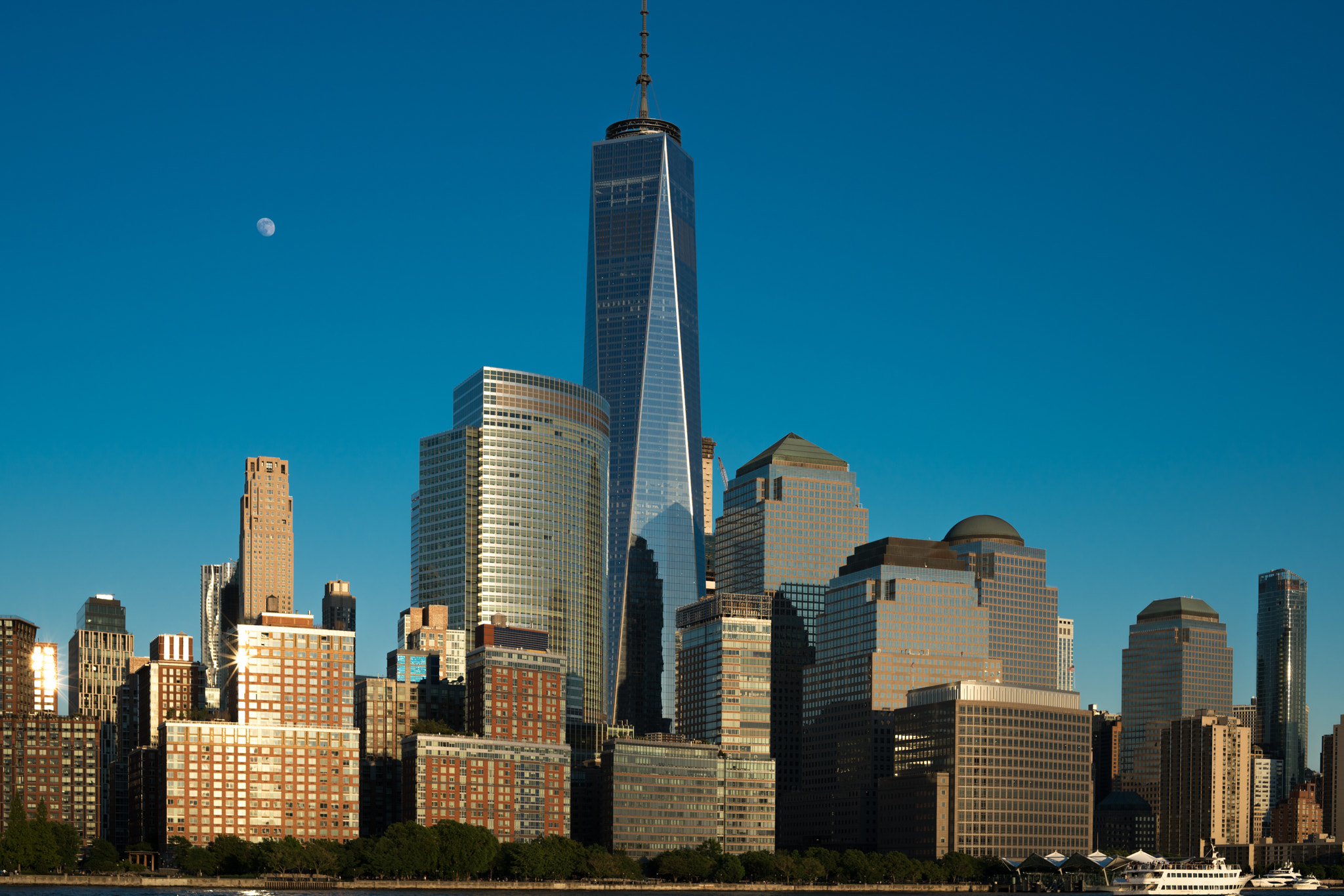 Sony a7R II + E 50mm F2 sample photo. Sunset at freedom tower photography