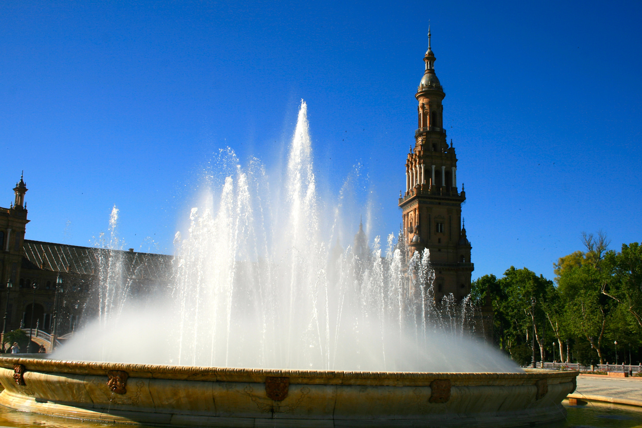 Canon EF-S 18-55mm F3.5-5.6 sample photo. Fountain photography
