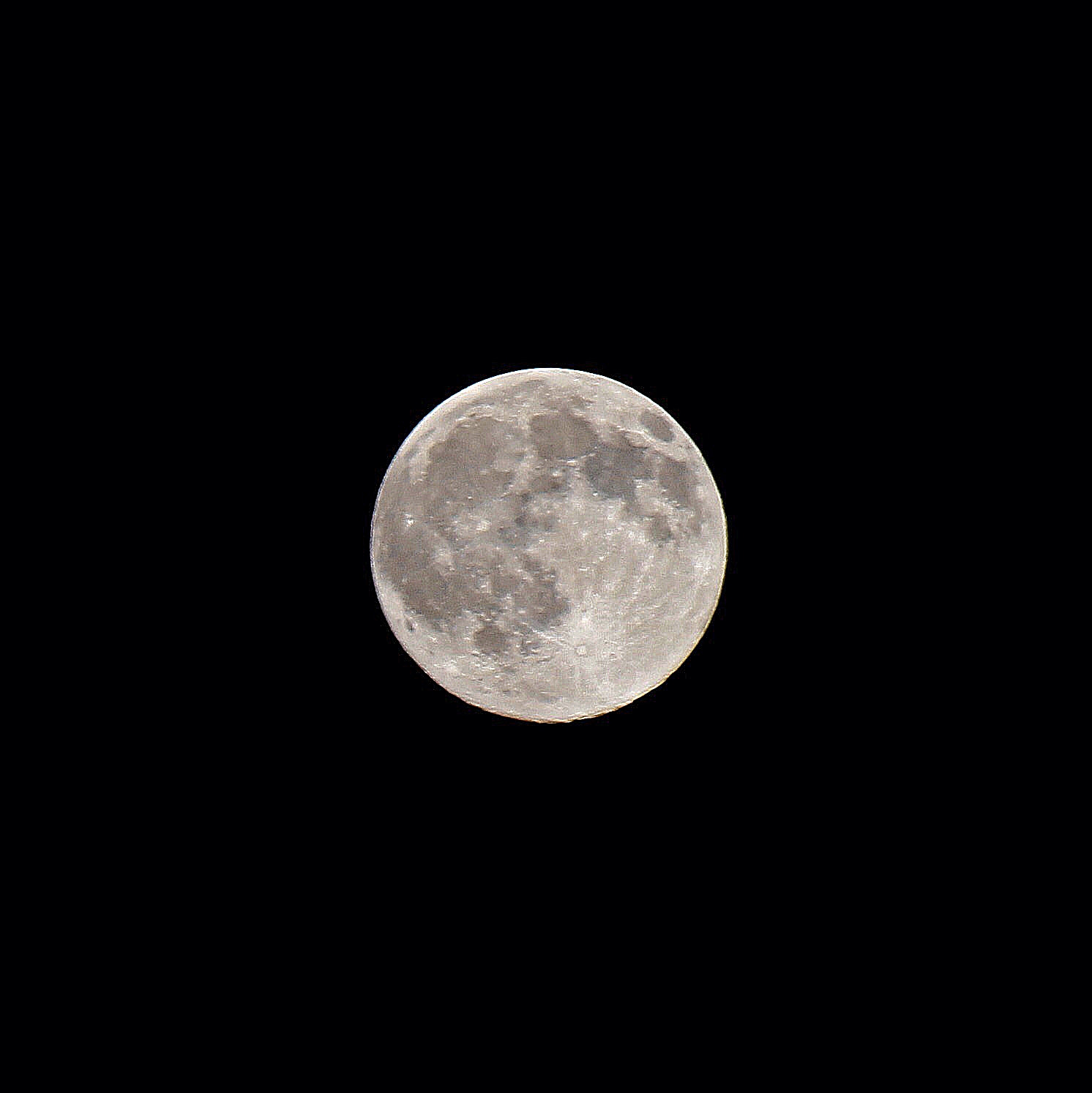 Canon EF-S 55-250mm F4-5.6 IS II sample photo. Moon dot com   photography