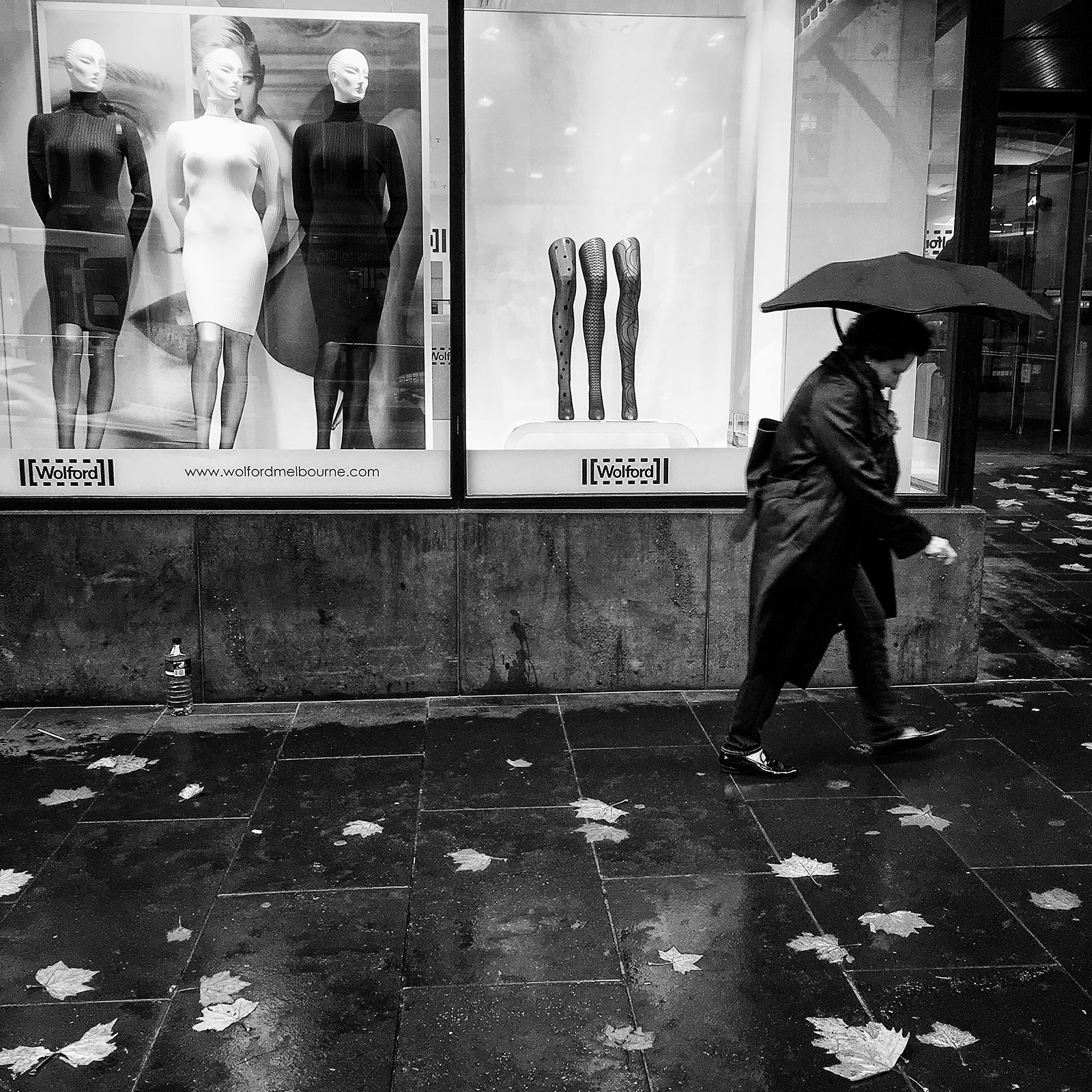 Apple iPhone8,1 sample photo. Walking in rain photography