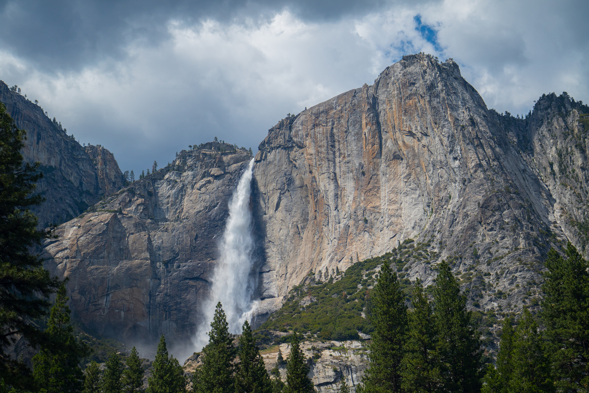 Canon EF 16-35mm F4L IS USM sample photo. The falls photography