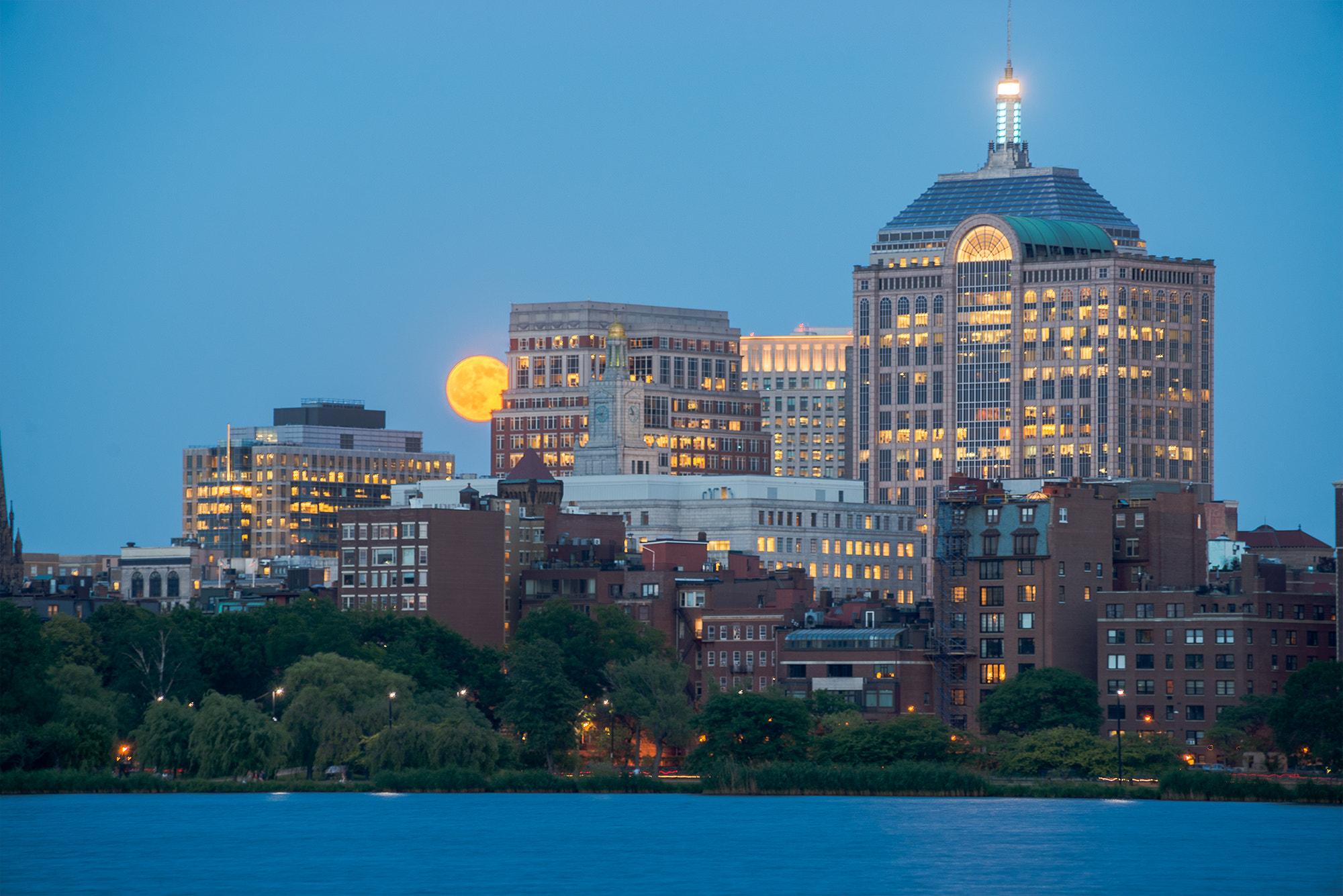 AF Nikkor 70-210mm f/4-5.6D sample photo. Moon rise at boston photography