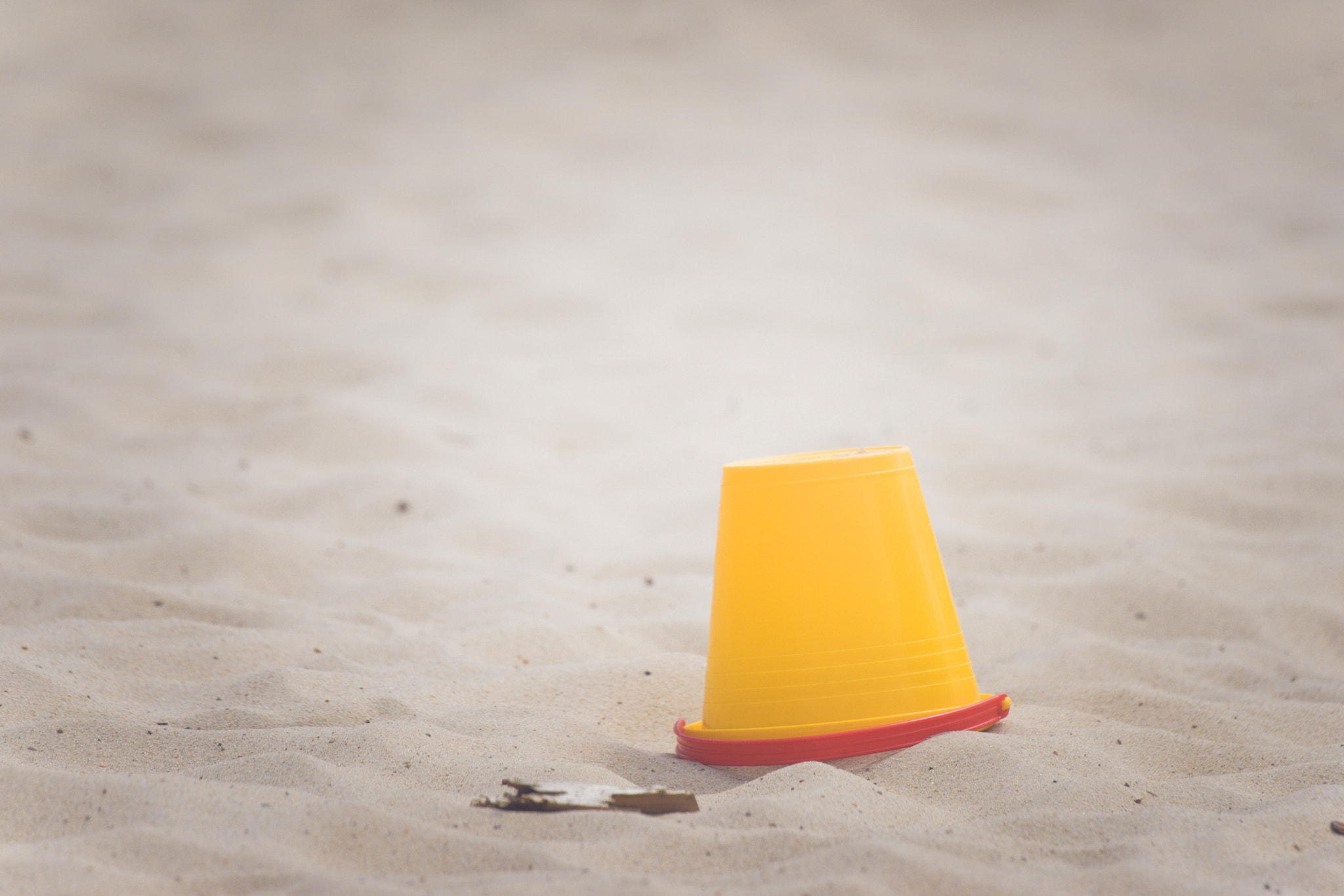 Sony Alpha DSLR-A900 sample photo. Yellow bucket on a beach photography