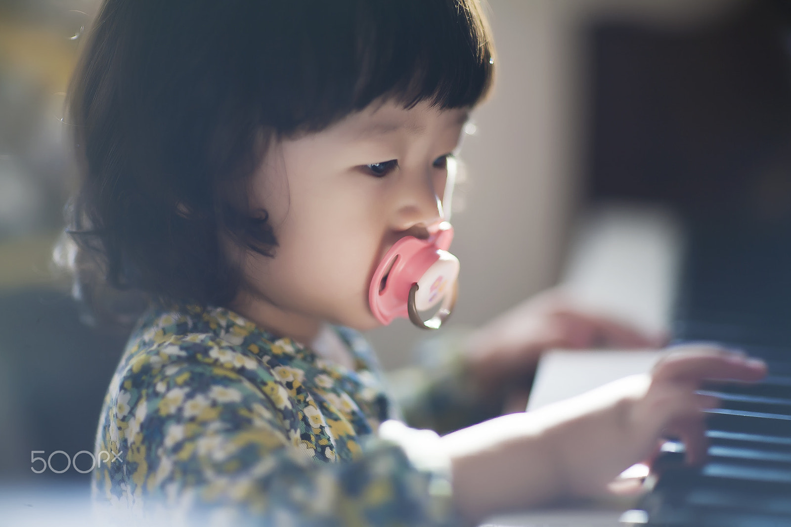 Canon EOS 5D + Canon EF 85mm F1.2 sample photo. Play the piano photography