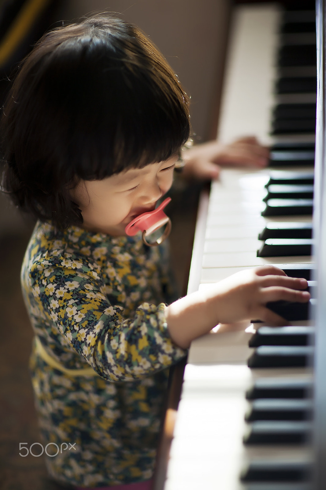 Canon EOS 5D + Canon EF 85mm F1.2 sample photo. Play the piano of ye-seo. photography