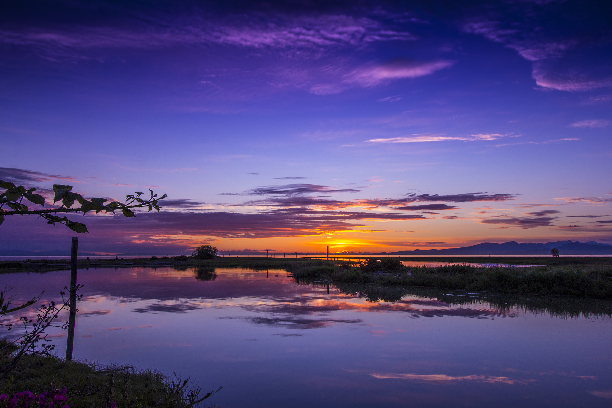 Canon EF-S 10-18mm F4.5–5.6 IS STM sample photo. Sunset in steveston village photography