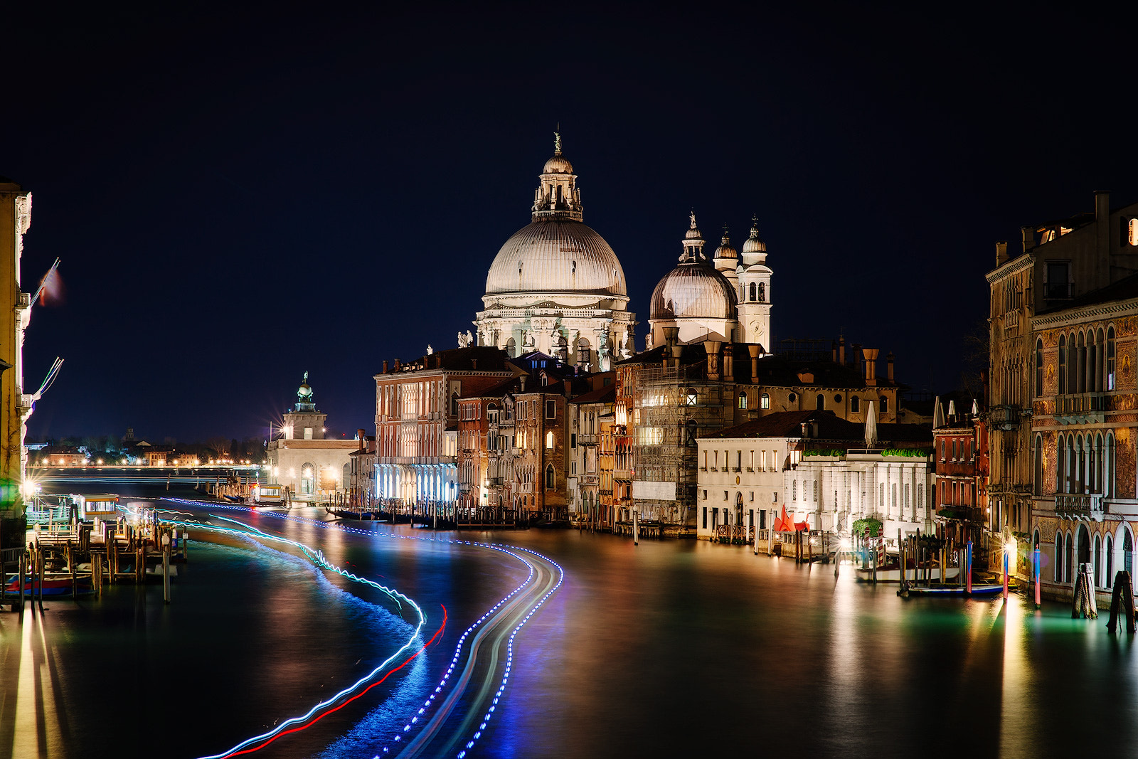 Sony a99 II + Sigma 85mm F1.4 EX DG HSM sample photo. Venice by night photography