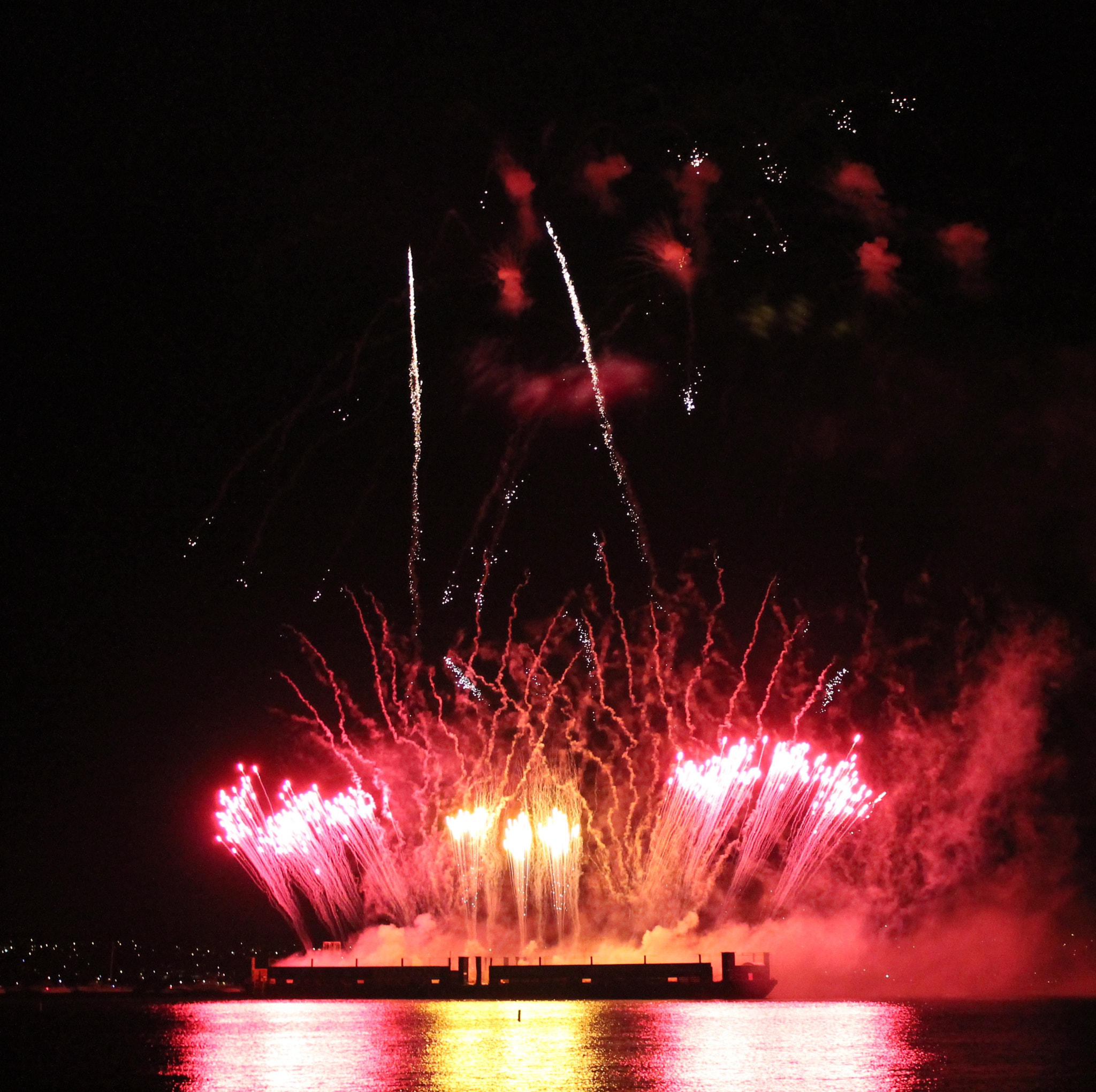 Canon EF-S 18-55mm F3.5-5.6 IS II sample photo. Celebration of light portfolio photography