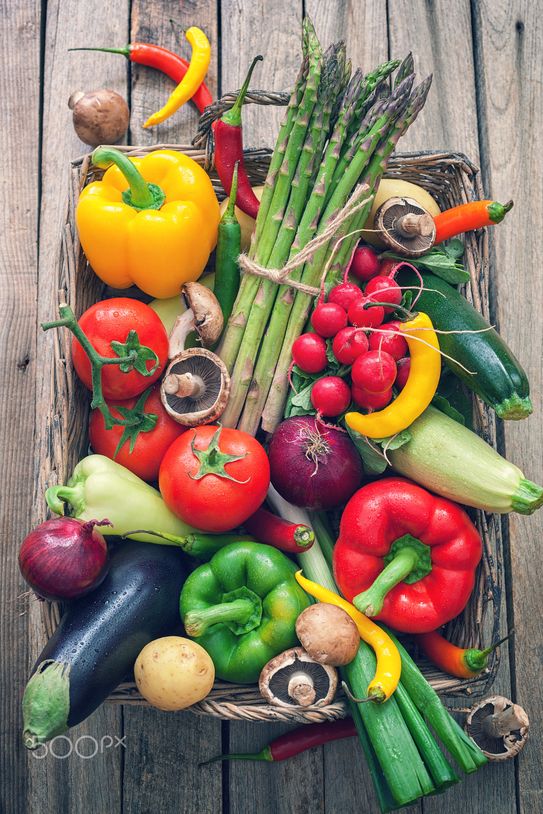 Canon EOS 5D Mark II + Canon EF 50mm F1.4 USM sample photo. Healthy organic vegetables photography