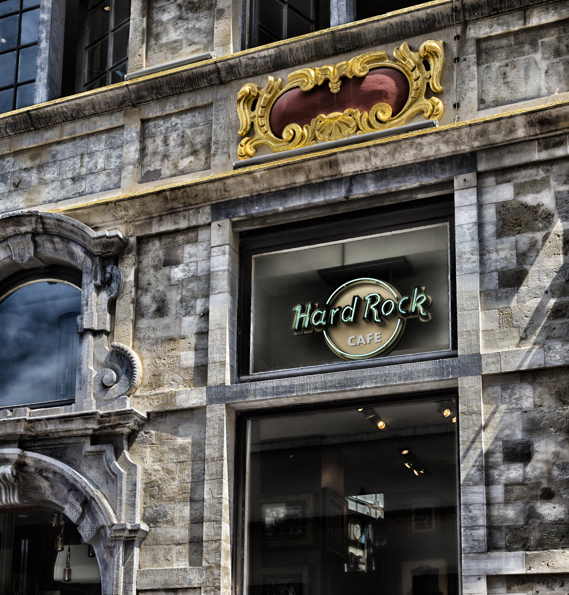 Pentax K-5 IIs sample photo. Hard rock cafe brussels photography