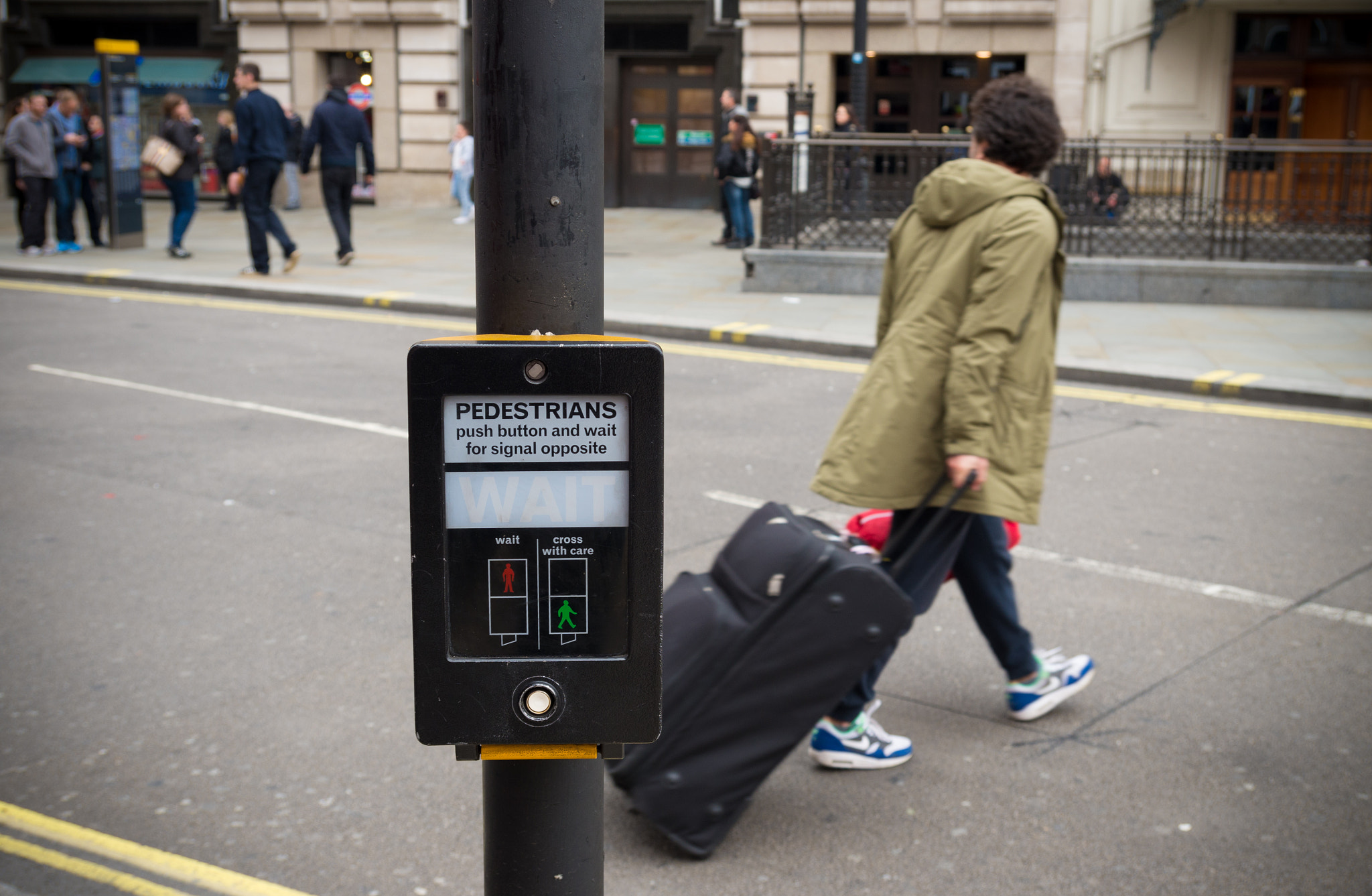 Pentax K-5 IIs sample photo. Pedestrian crossing in london photography