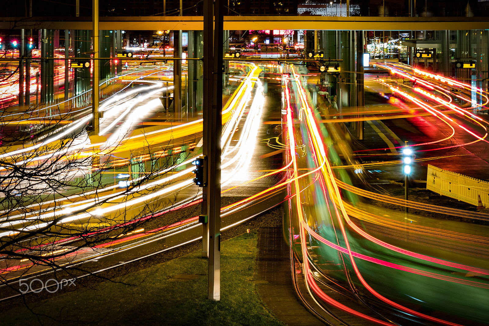 Olympus OM-D E-M1 + OLYMPUS 14-54mm Lens sample photo. Night traffic photography