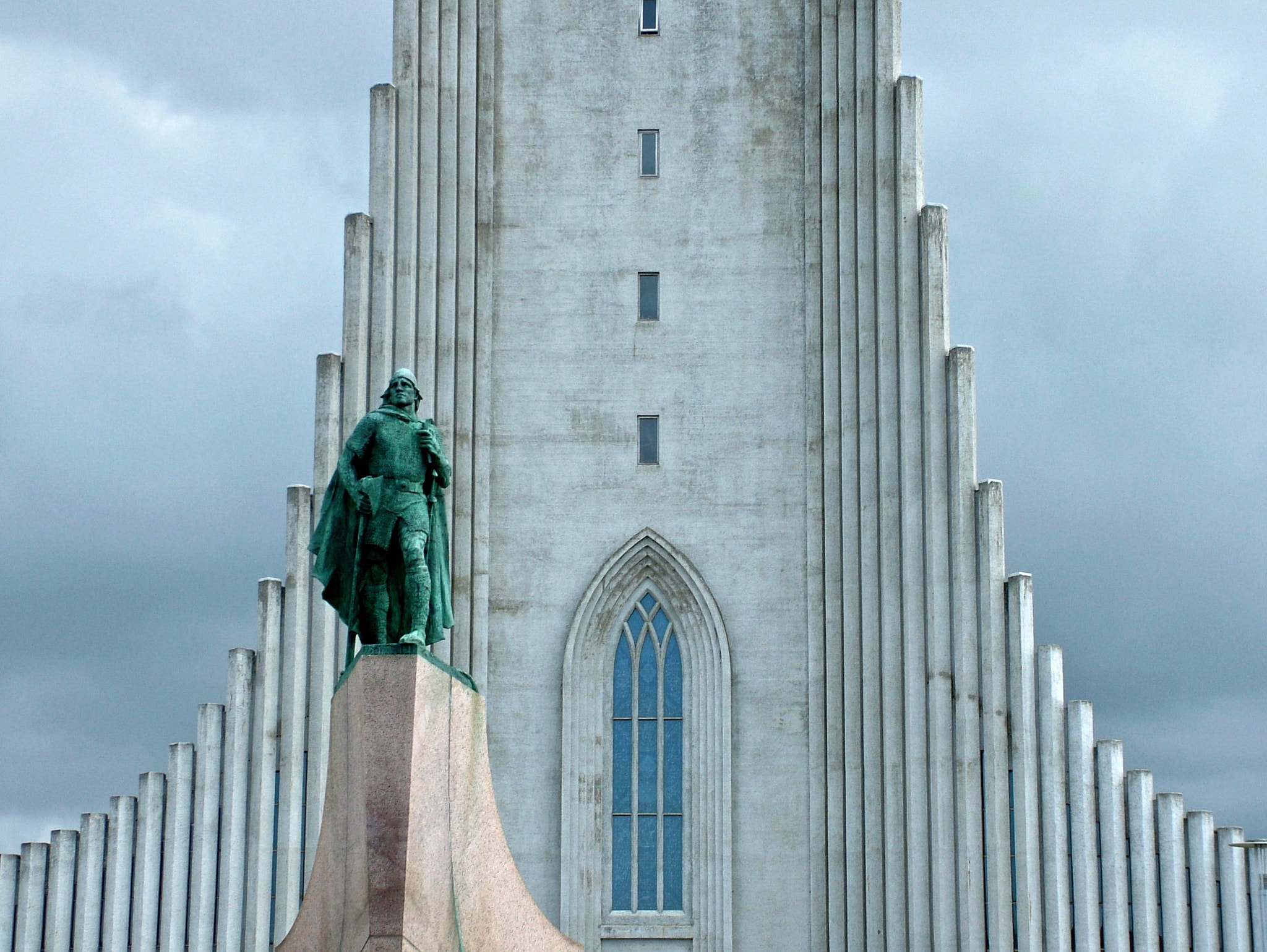 Fujifilm FinePix S20Pro sample photo. Hallgrímskirkja, reykjavik photography