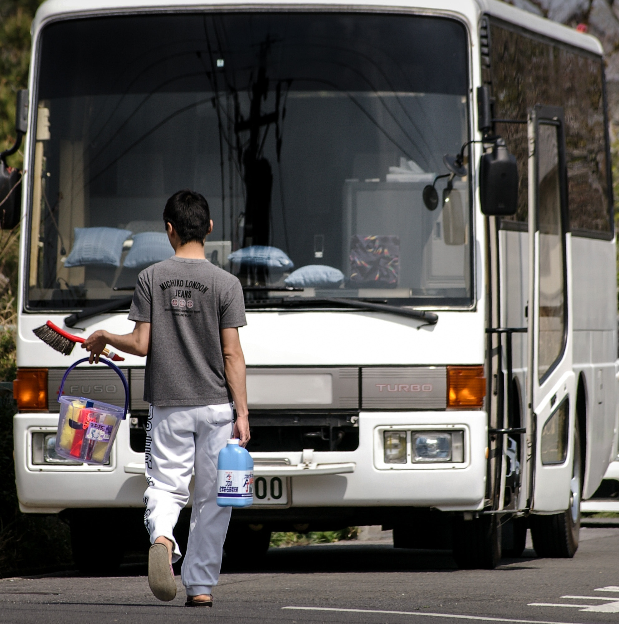 Pentax *ist DS sample photo. Bus wash photography