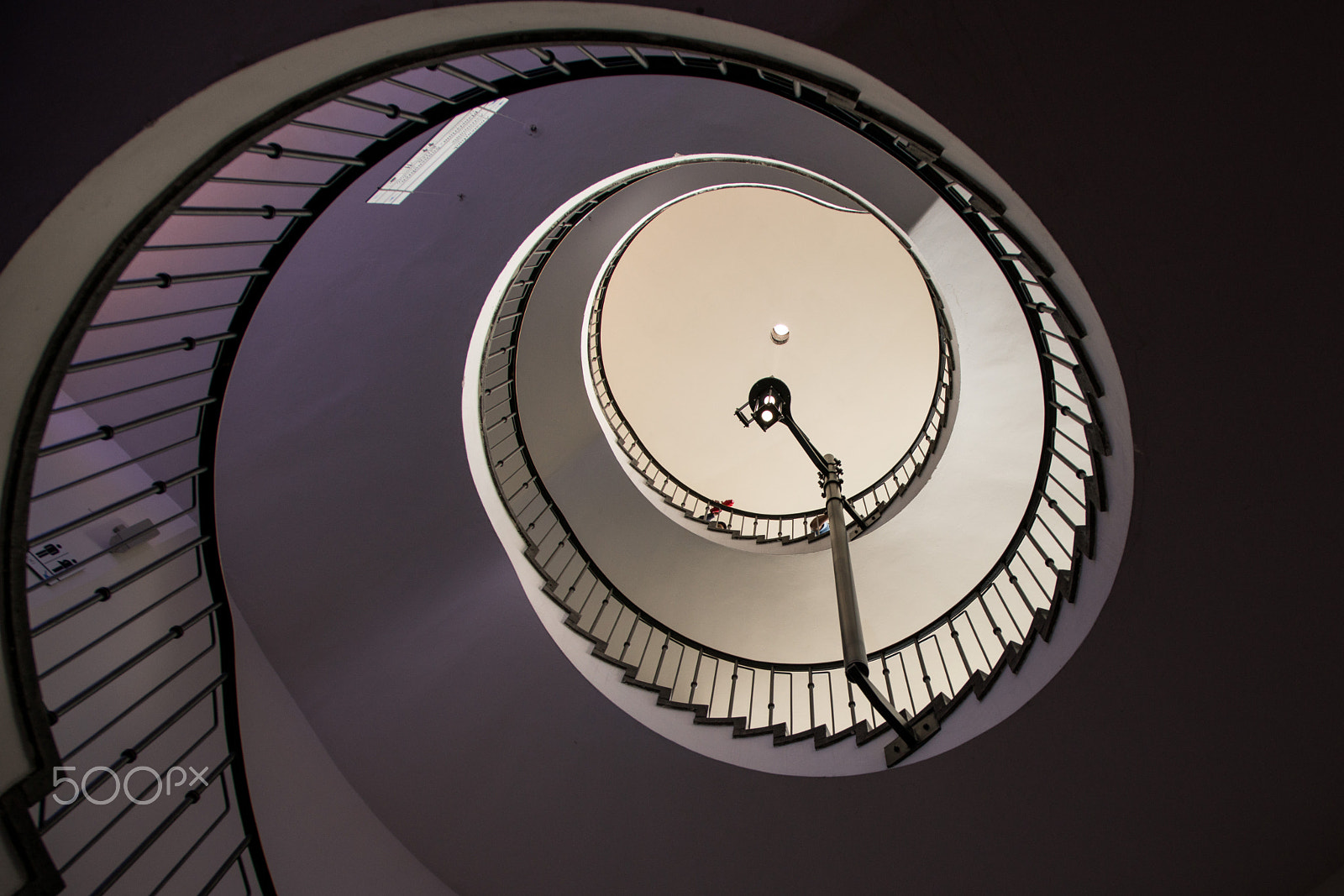 24-105mm F4 G SSM OSS sample photo. Round and round photography