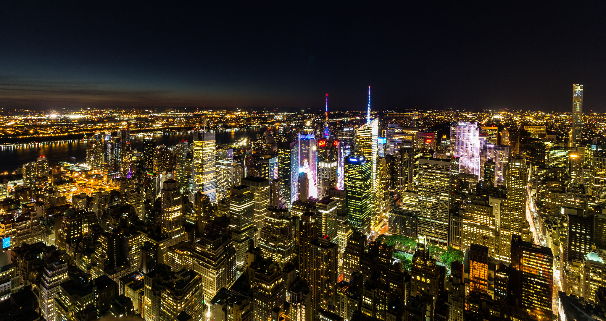 Canon EF-S 10-18mm F4.5–5.6 IS STM sample photo. Times square @ night from empire state building photography