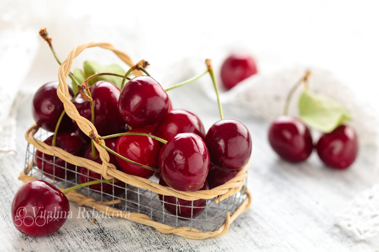 Canon TS-E 90mm F2.8 Tilt-Shift sample photo. Fresh ripe cherries. photography