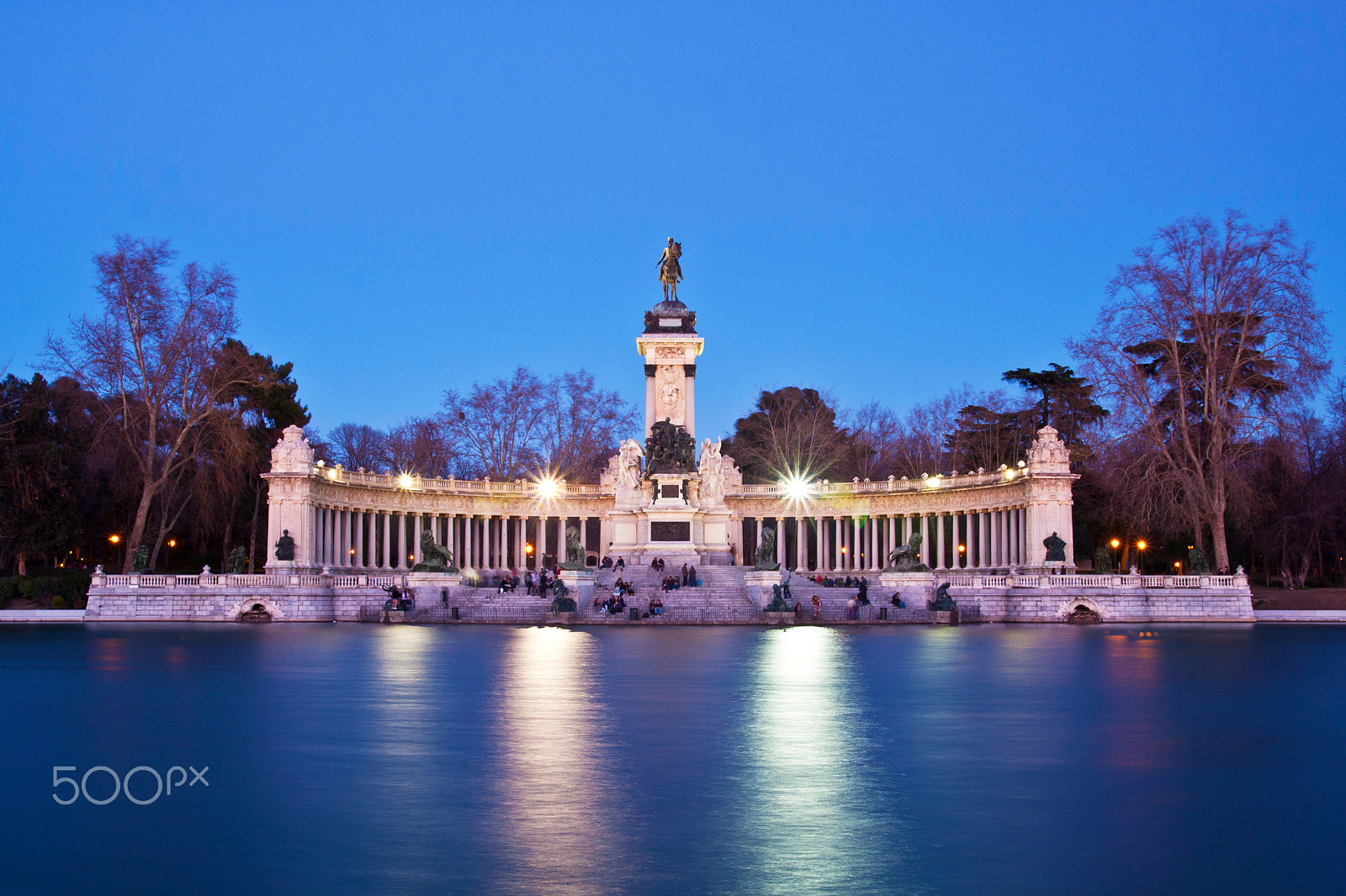 Canon EOS 50D + Sigma 18-50mm f/2.8 Macro sample photo. Memorial in retiro city park, madrid photography