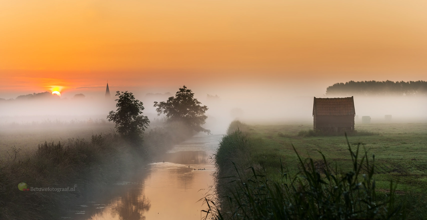 Canon EOS 40D + Canon EF 100mm F2.8L Macro IS USM sample photo. Misty morning at a little dutch village photography