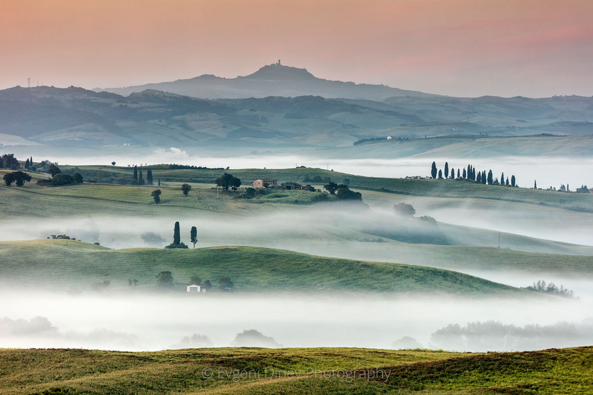 Canon EOS 5DS R + Canon EF 70-200mm F4L IS USM sample photo. The mists of val d'orcia photography