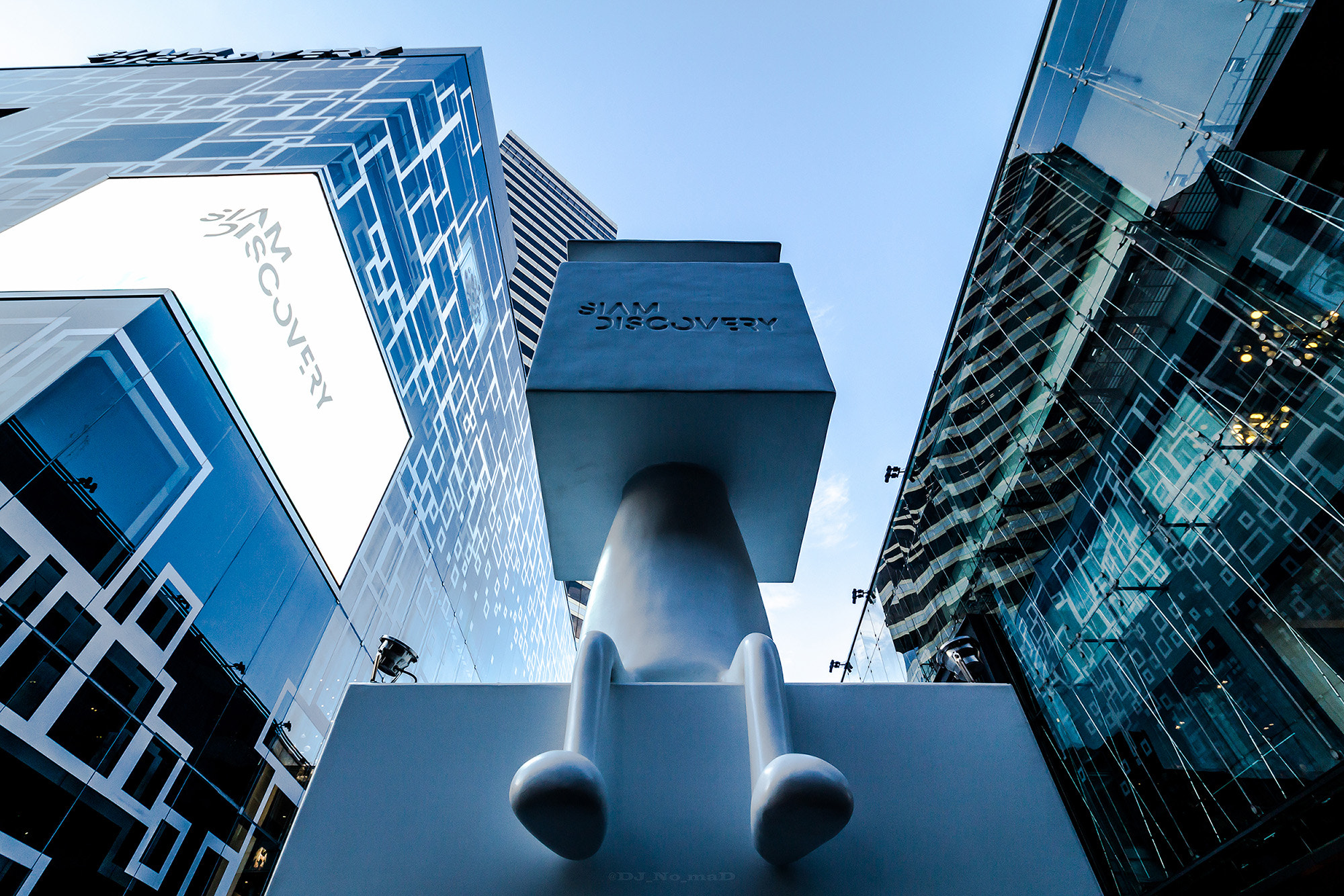 Canon EF-S 10-18mm F4.5–5.6 IS STM sample photo. Hi. siam discovery photography
