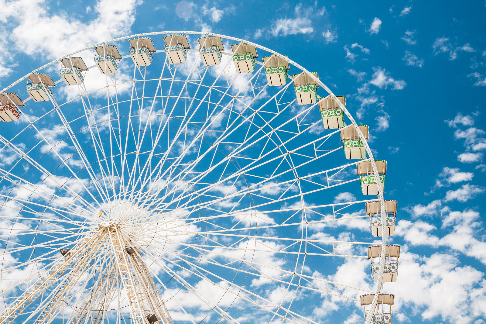 Canon EOS 50D + Sigma 18-50mm f/2.8 Macro sample photo. Ferris wheel of fair and amusement park photography