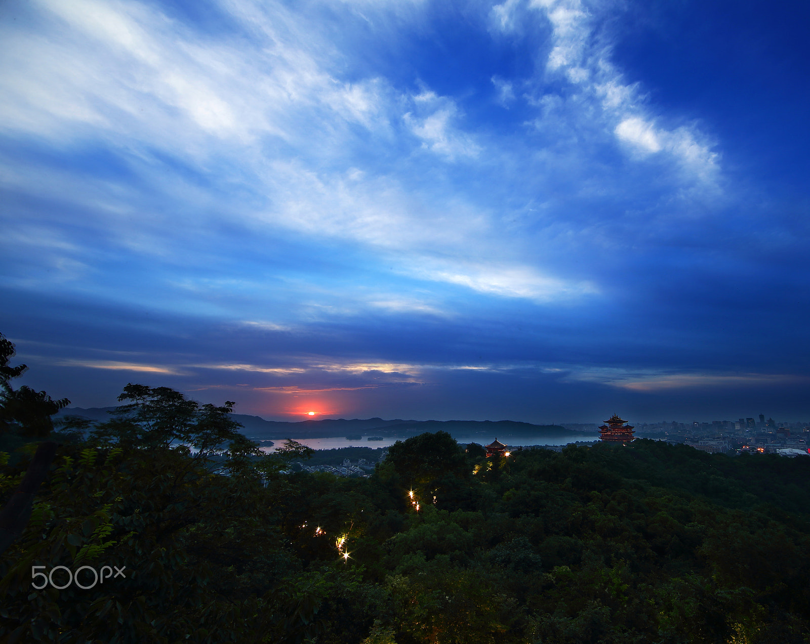 Canon EF 14mm F2.8L II USM sample photo. 夜幕西湖 photography